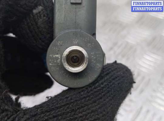 Форсунка топливная на Volkswagen Golf VI (5K)