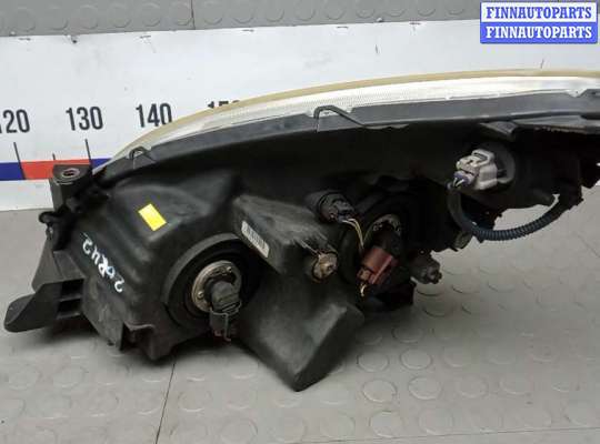 Фара передняя на Toyota Corolla Verso III (AR10)