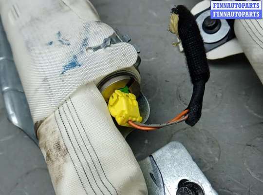 купить шторка безопасности на VOLVO V60 1