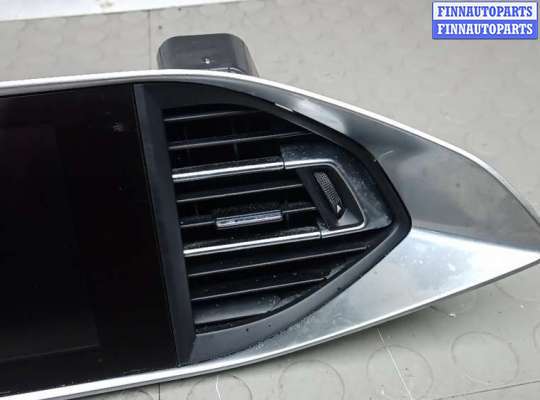 Дисплей бортового компьютера на Peugeot 308 II (T9)