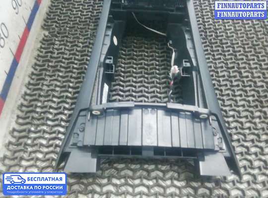 Подлокотник на Mercedes-Benz C (W204)