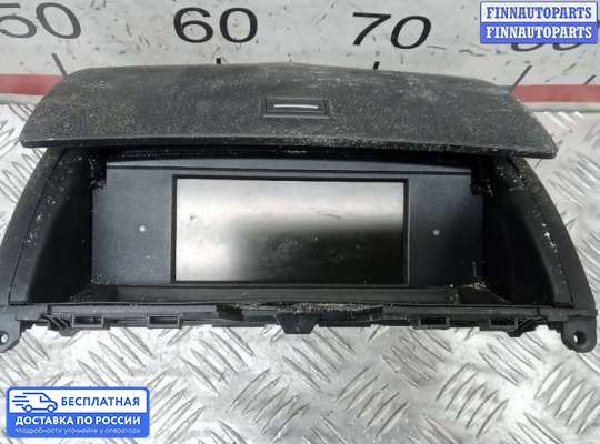 Дисплей бортового компьютера на Mercedes-Benz C (W204)