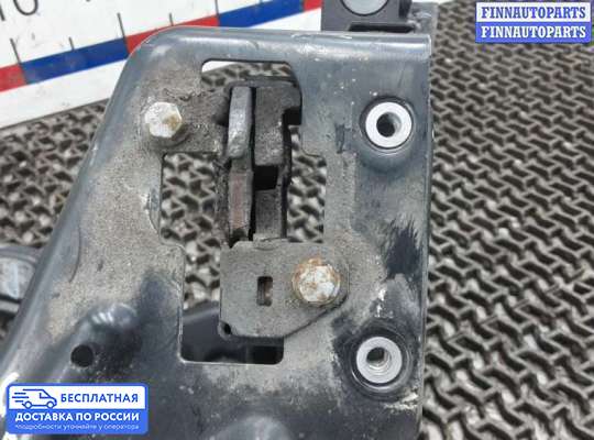 Замок капота на Mercedes-Benz C (W204)