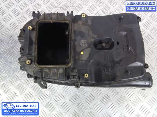 Корпус воздушного фильтра на Mercedes-Benz C (W204)