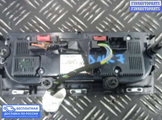 Блок управления печкой на Volkswagen Golf VII (5G)