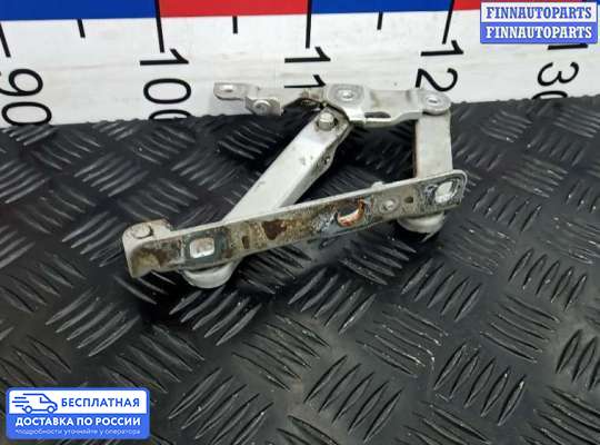 Петля капота на Mercedes-Benz E (W211)