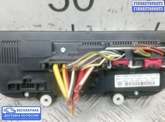 Блок управления печкой на Volkswagen Golf VI (5K)