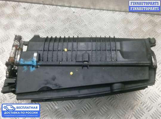 Корпус воздушного фильтра на Mercedes-Benz C (W203)