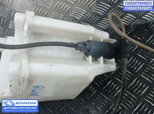 Бачок омывателя на Nissan Juke