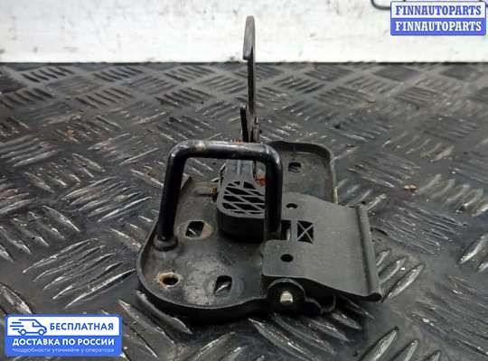 Замок капота на Volkswagen Passat B6 (3C)