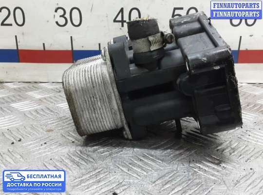 Корпус масляного фильтра на Volkswagen Passat B7 (36)