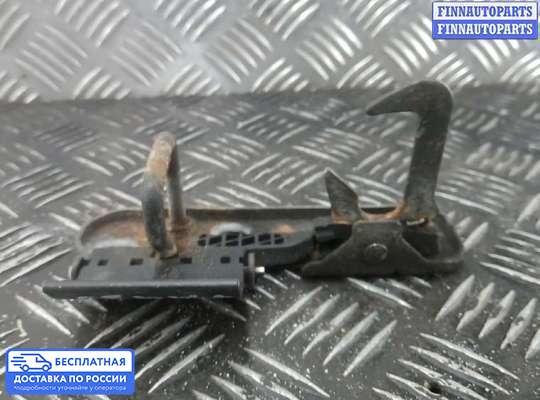 Замок капота на Volkswagen Passat B7 (36)