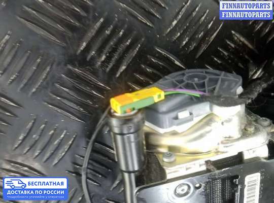 Пиропатрон (замок) ремня безопасности на Mercedes-Benz E (W212)