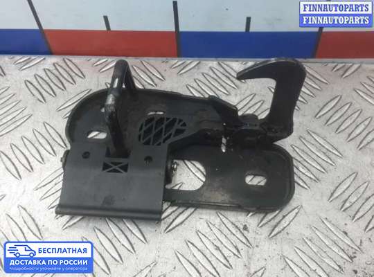 Замок капота на Volkswagen Passat B6 (3C)