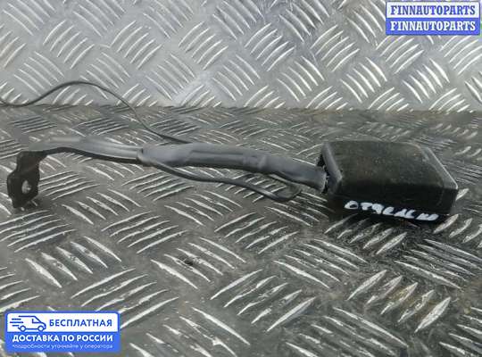 Пиропатрон (замок) ремня безопасности на Volkswagen Passat B7 (36)