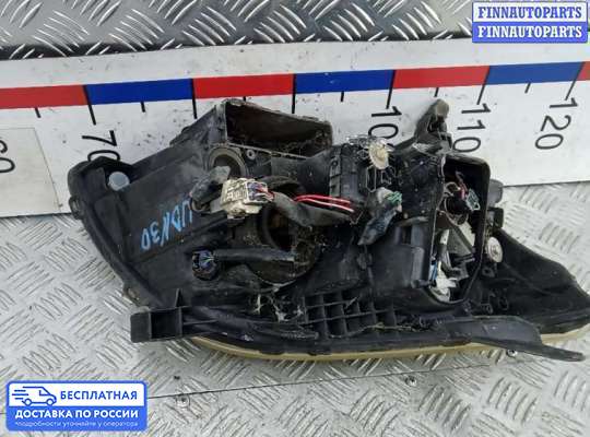 Фара передняя на Toyota Avensis II (T250)