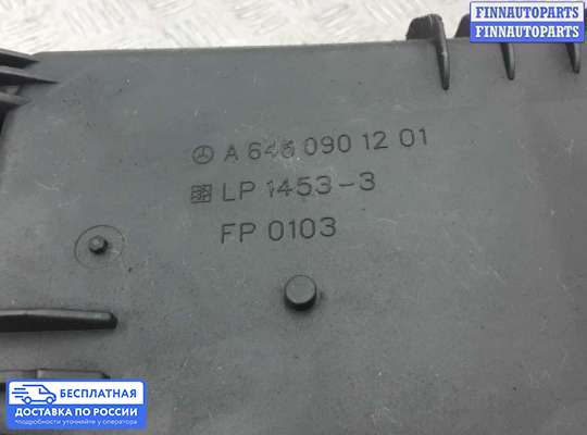 Корпус воздушного фильтра на Mercedes-Benz C (W203)