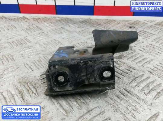 Замок капота на Mercedes-Benz C (W204)