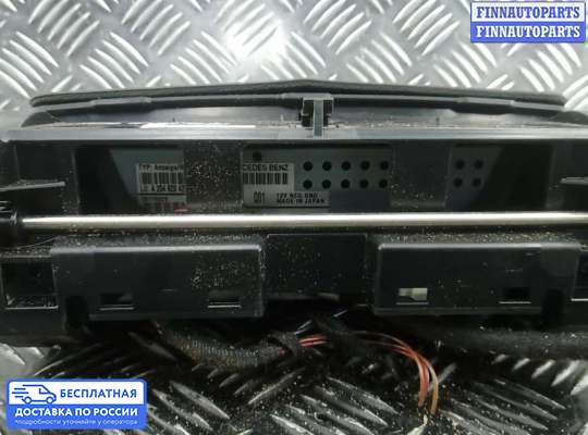 Дисплей бортового компьютера на Mercedes-Benz C (W204)