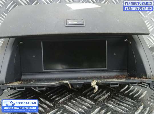 Дисплей бортового компьютера на Mercedes-Benz C (W204)