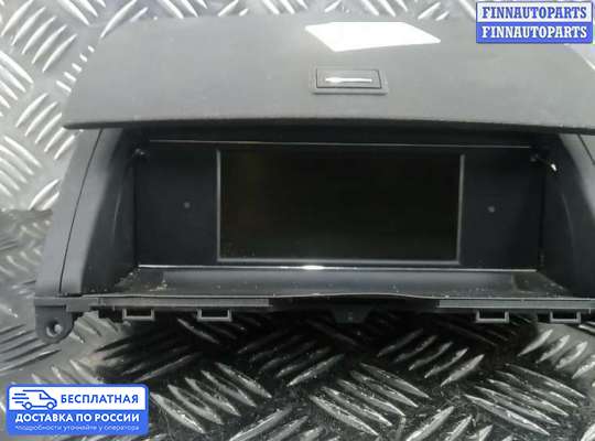 Дисплей бортового компьютера на Mercedes-Benz C (W204)
