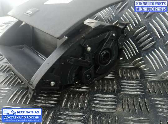 Дисплей бортового компьютера на Mercedes-Benz C (W204)