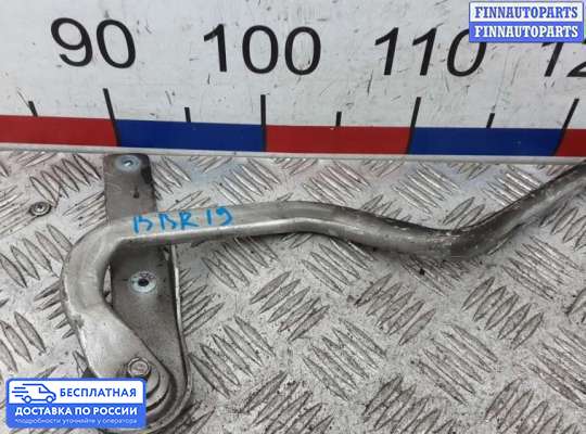 Петля капота на Chrysler Voyager IV (RG)