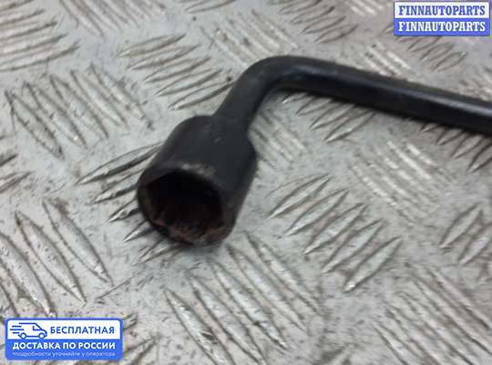 Ключ балонный на Toyota Harrier II (U30W)