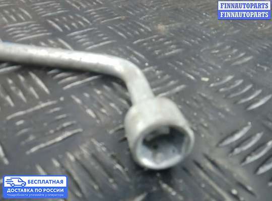 Ключ балонный на Toyota Verso AR20