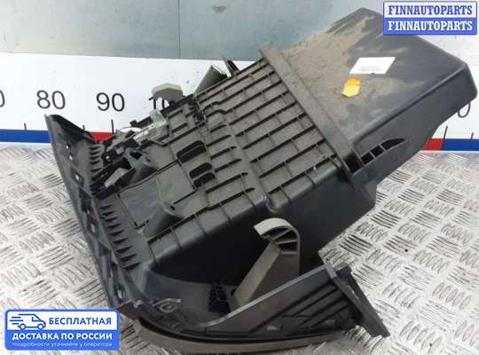 Бардачок (вещевой ящик) на Renault Megane III