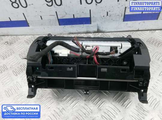 Дисплей бортового компьютера на Mercedes-Benz C (W204)