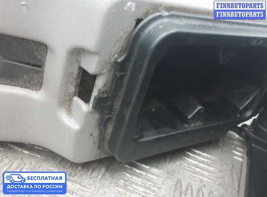 Подлокотник на Nissan Primera (P11)
