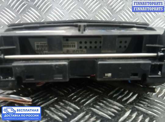 Дисплей бортового компьютера на Mercedes-Benz C (W204)