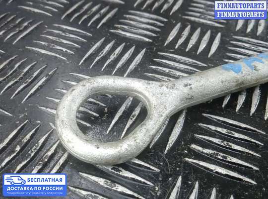Крюк буксировочный на Toyota Harrier II (U30W)