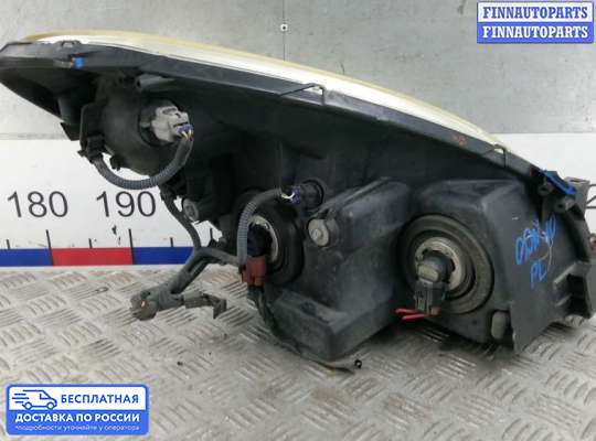 Фара передняя на Toyota Corolla Verso III (AR10)