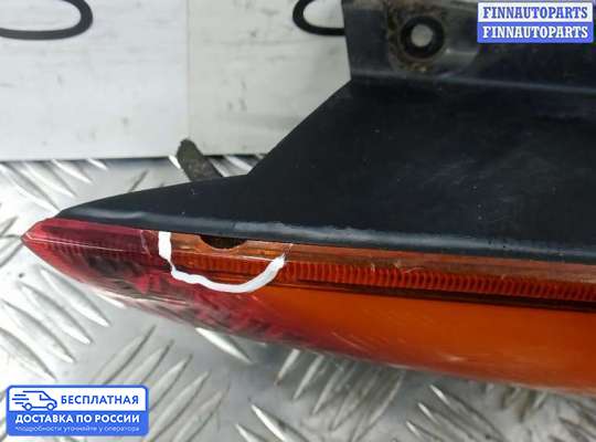 Фонарь задний на Nissan Tino V10