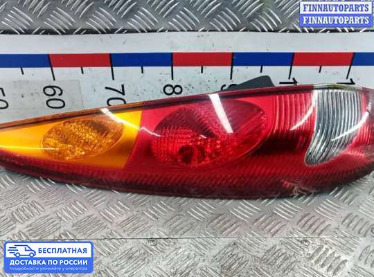 Фонарь задний на Nissan Tino V10
