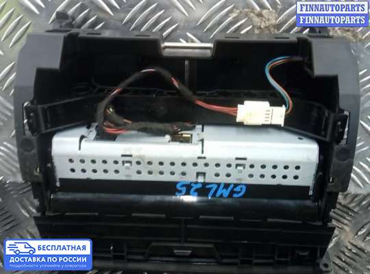 Дисплей бортового компьютера на Mercedes-Benz C (W204)