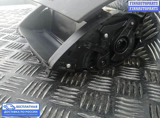 Дисплей бортового компьютера на Mercedes-Benz C (W204)