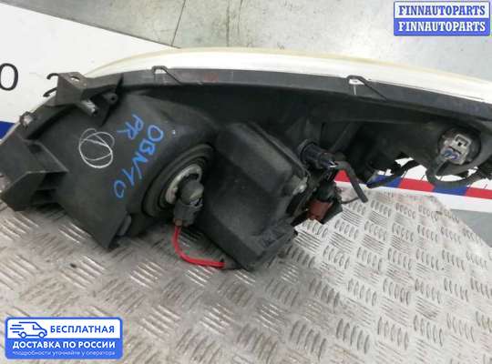 Фара передняя на Toyota Corolla Verso III (AR10)