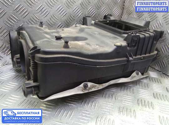 Корпус воздушного фильтра на Mercedes-Benz C (W204)