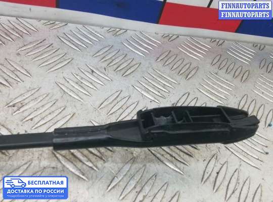 Поводок дворника на Opel Zafira B