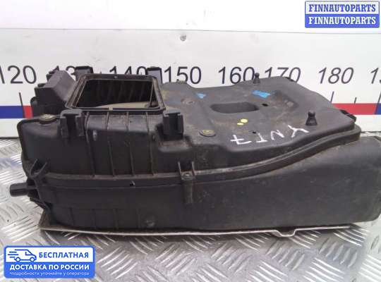 Корпус воздушного фильтра на Mercedes-Benz C (W204)