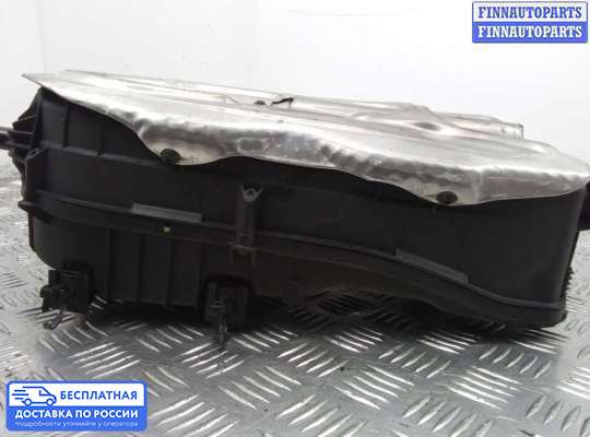 Корпус воздушного фильтра на Mercedes-Benz C (W204)