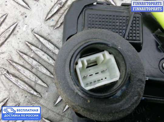 Замок боковой двери на Toyota Tundra II