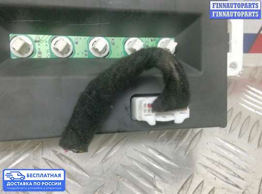 Дисплей бортового компьютера на Nissan Almera II N16