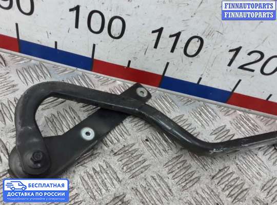 Петля капота на Chrysler Voyager IV (RG)