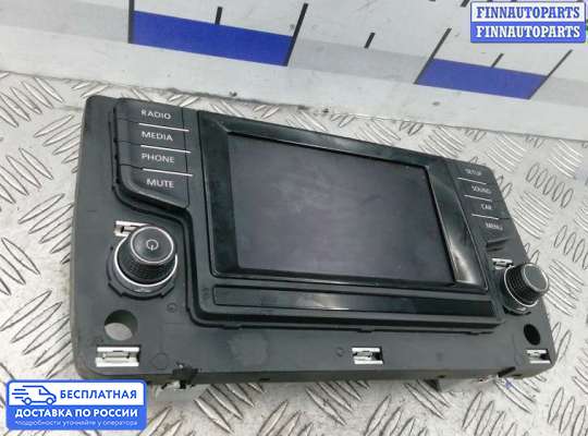 Дисплей бортового компьютера на Volkswagen Golf VII (5G)