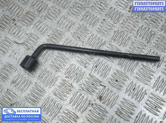 Ключ балонный на Nissan Primera (P12)