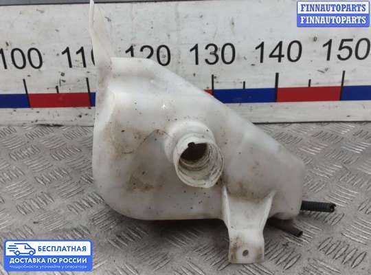 Бачок омывателя на Nissan Tino V10